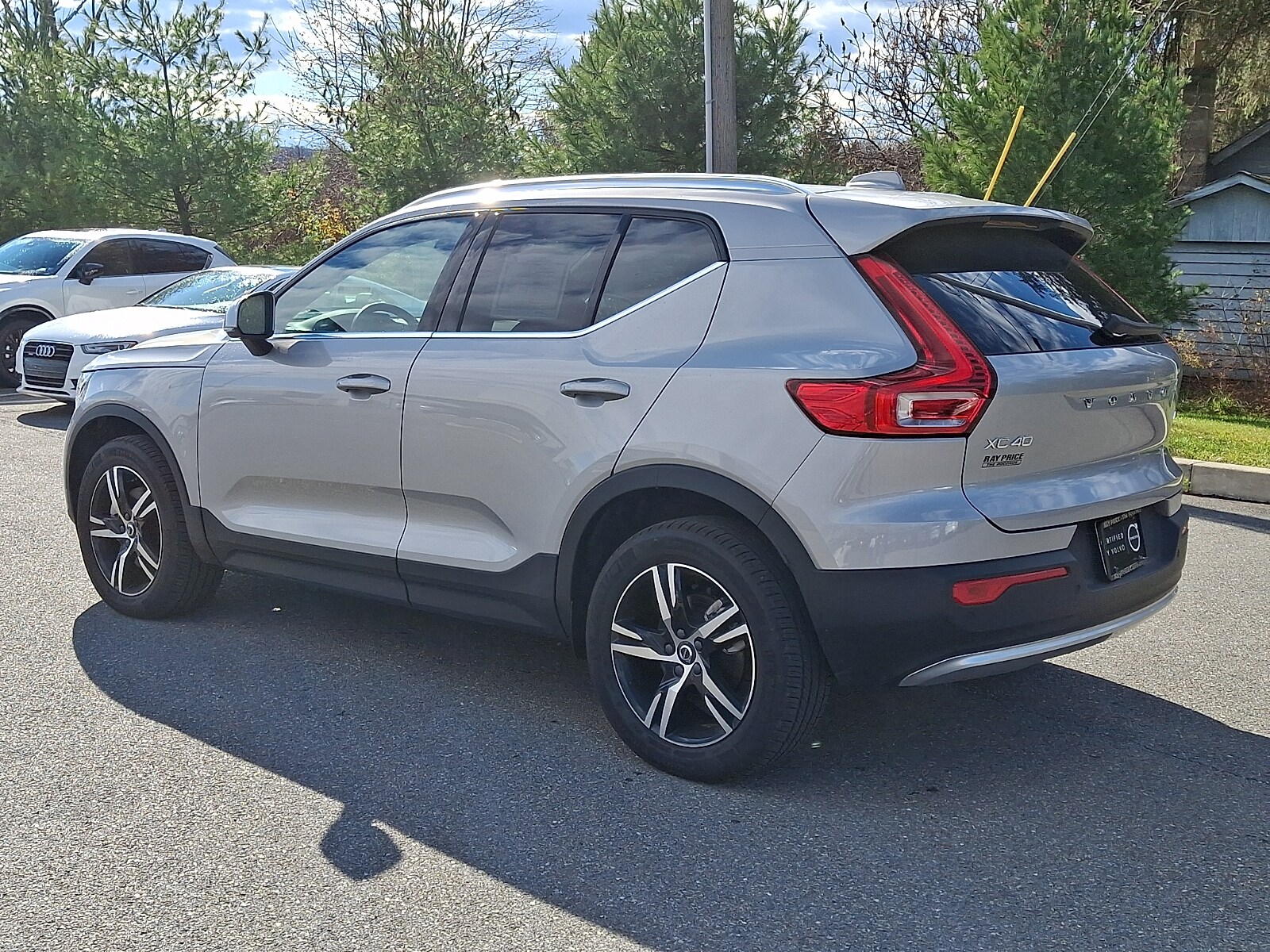 2025 Volvo XC40 Core photo 3