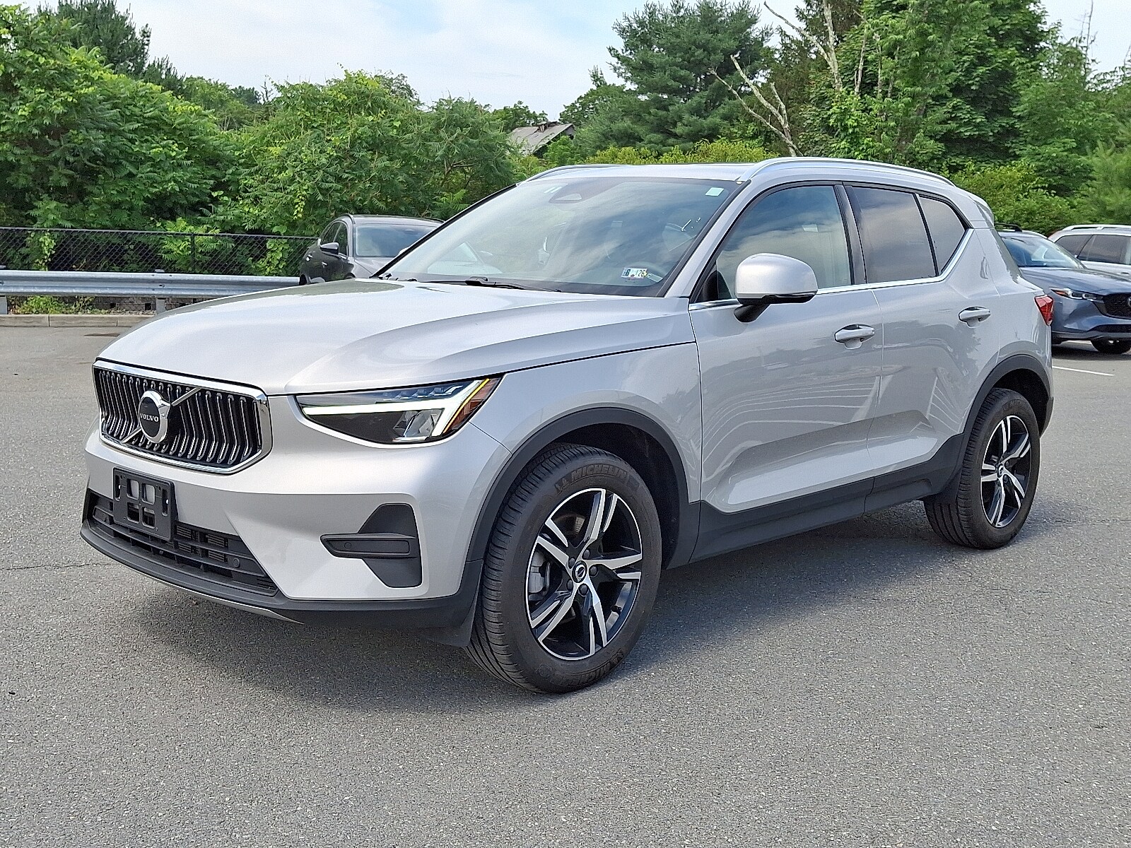 2025 Volvo XC40 Core photo 3