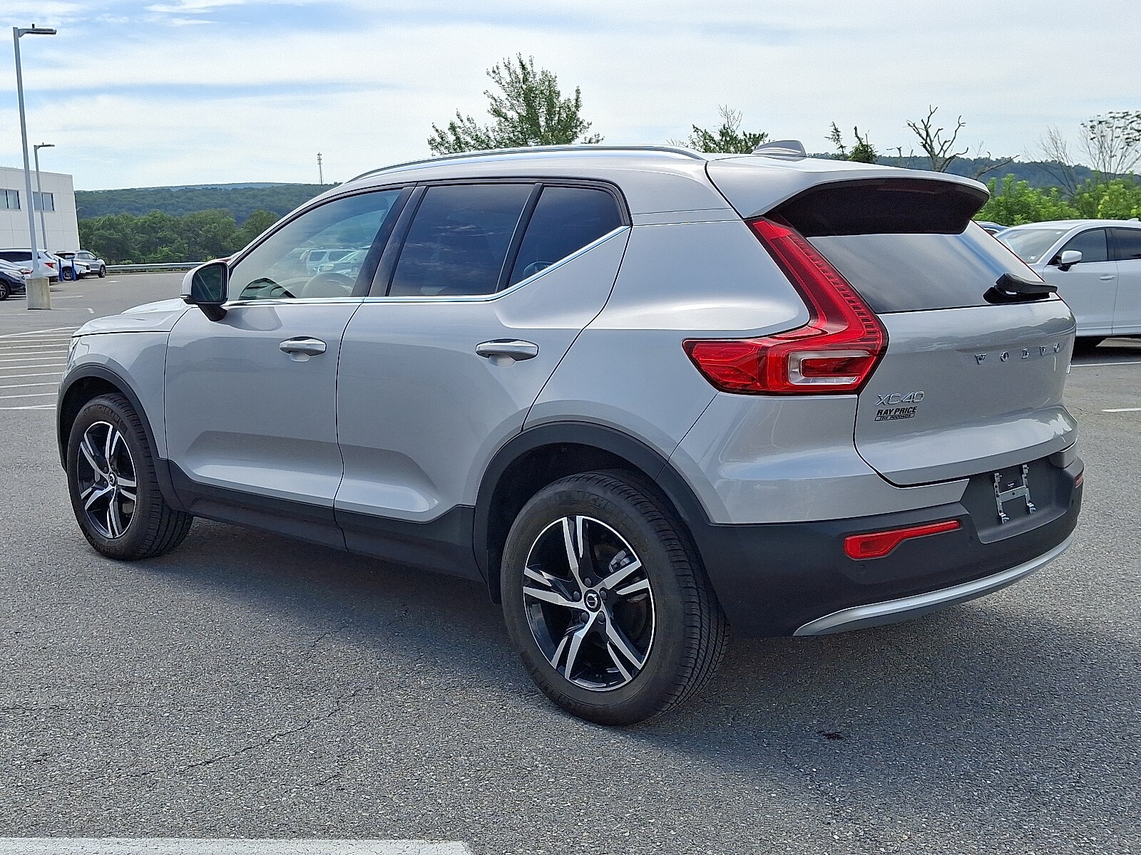 2025 Volvo XC40 Core photo 4