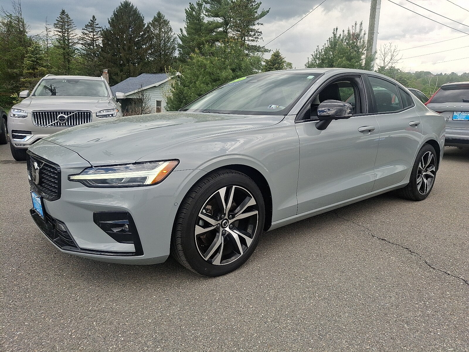 2024 Volvo S60 B5 Plus photo 3