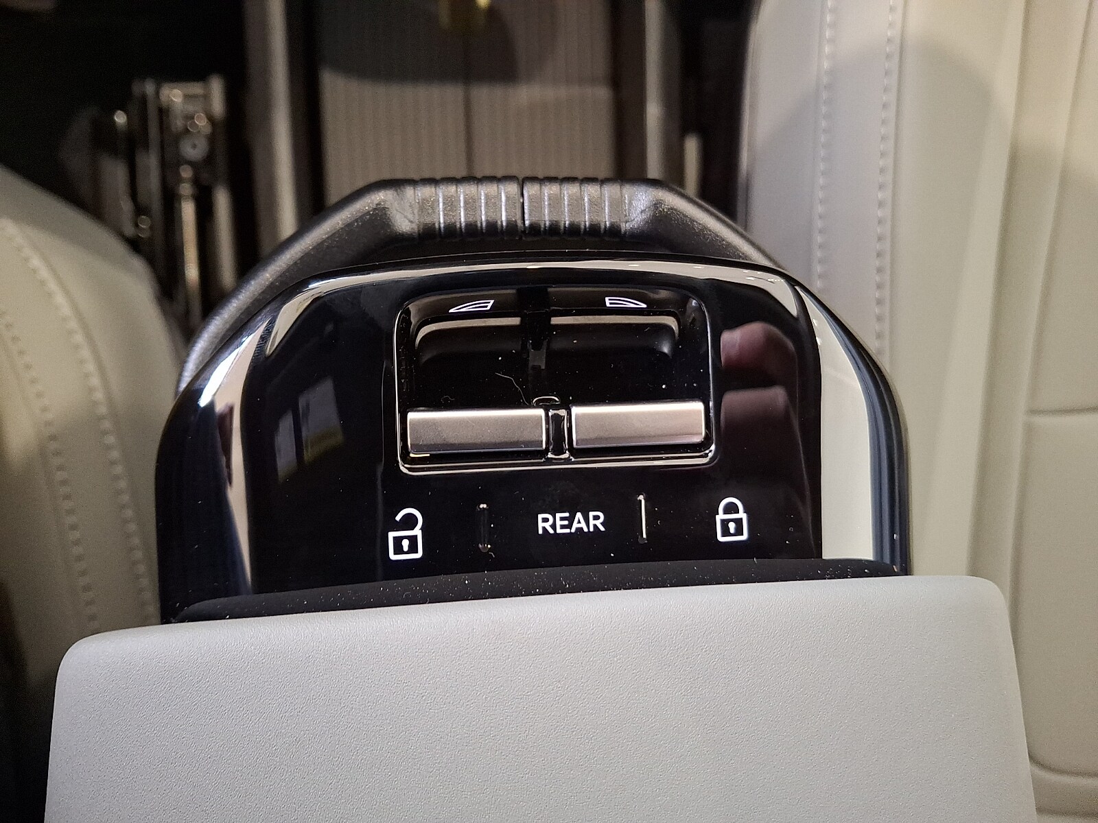 2026 Volvo EX30 Ultra - Photo 16