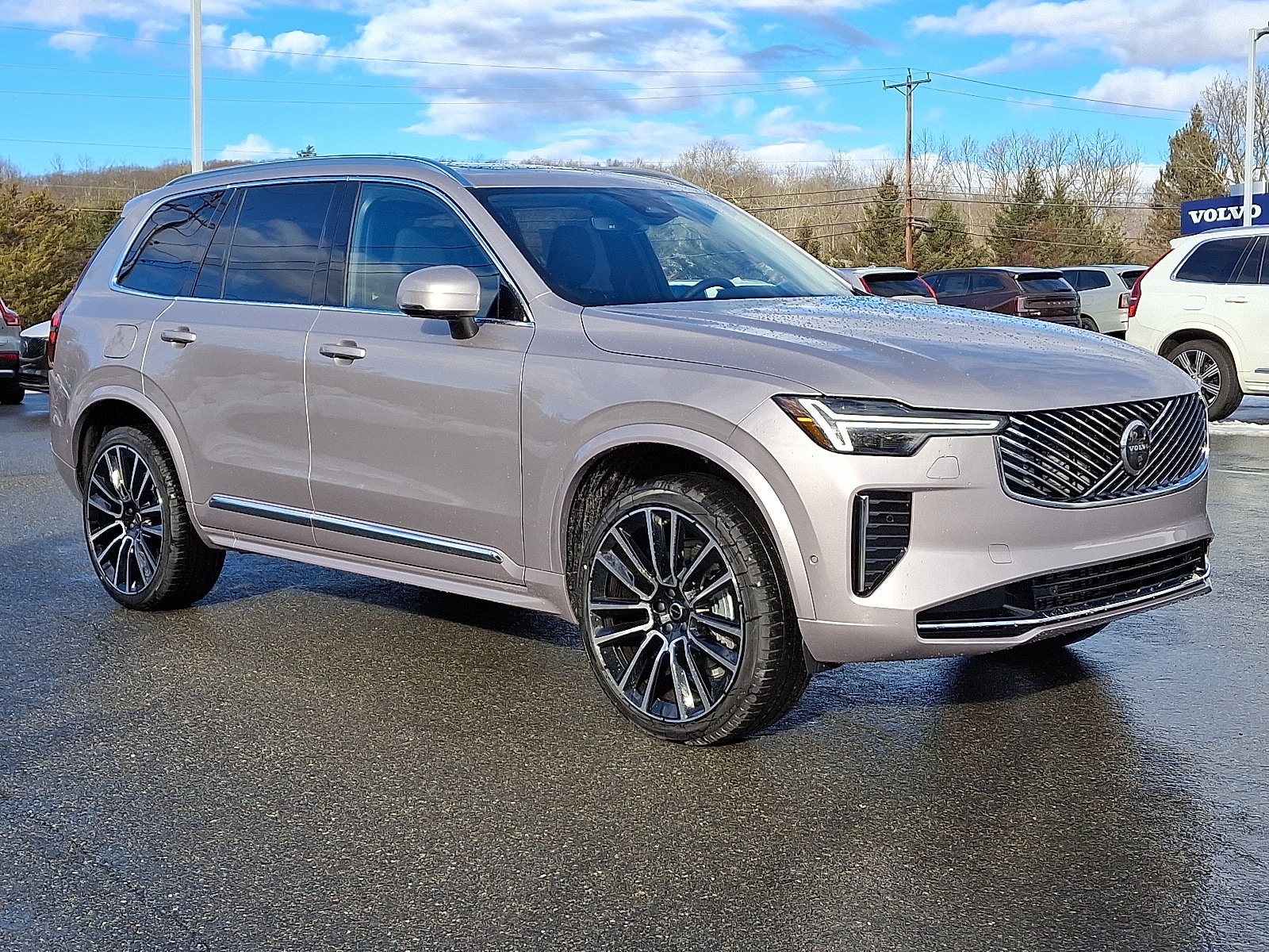 2026 Volvo XC90 Plus's photo