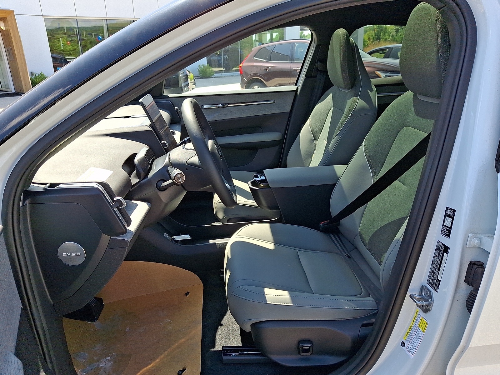 2026 Volvo EX30 Ultra - Photo 9