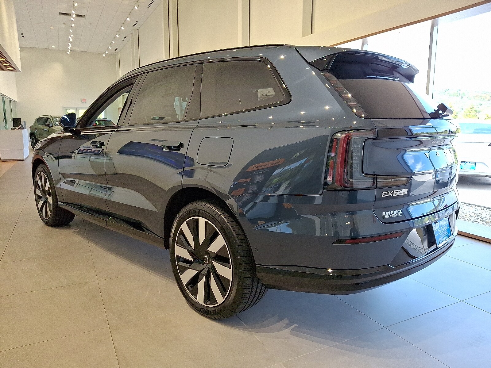 2025 Volvo EX90 Twin Motor Performance Ultra photo 2