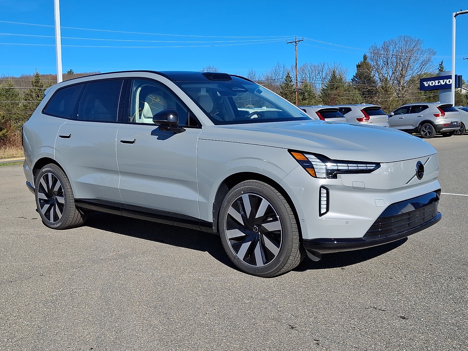 2025 Volvo EX90 Ultra's photo