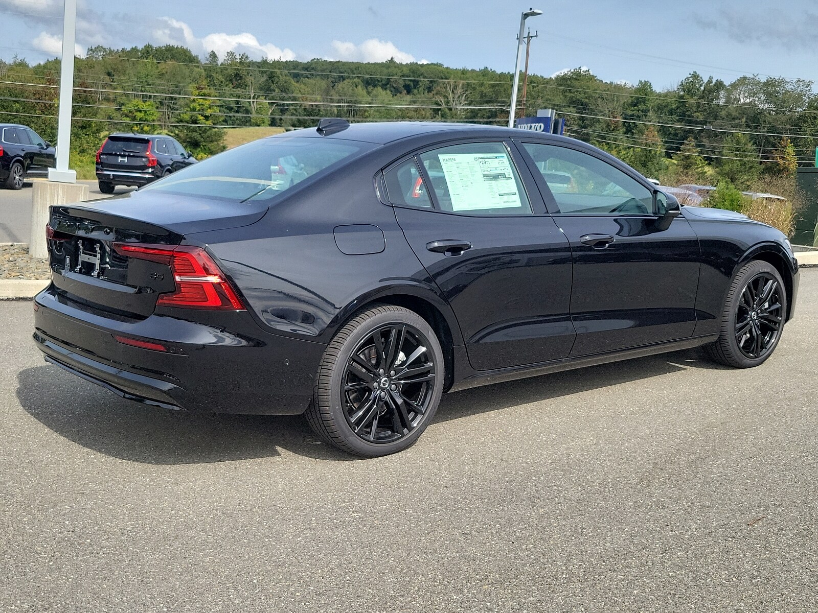 2024 Volvo S60 B5 Plus Black Edition photo 4