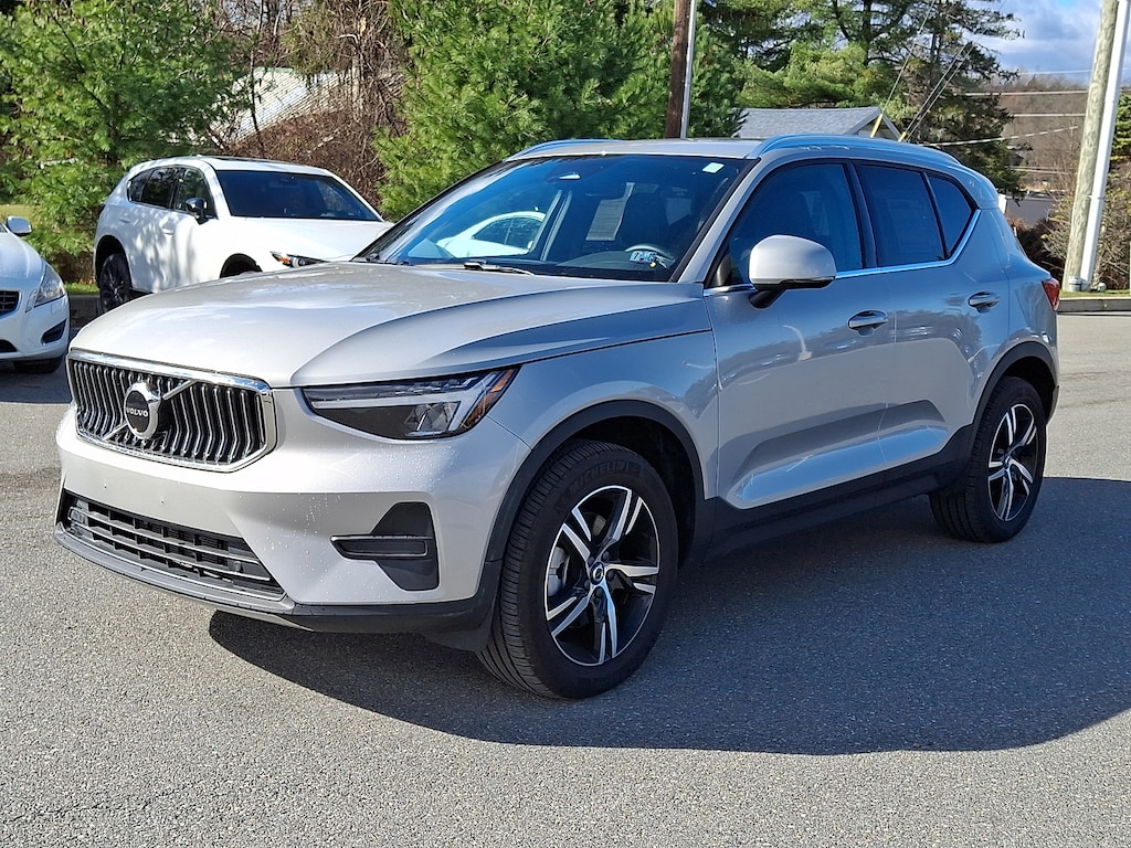 Certified 2025 Volvo XC40 B5 Core Bright Theme Sport Utility