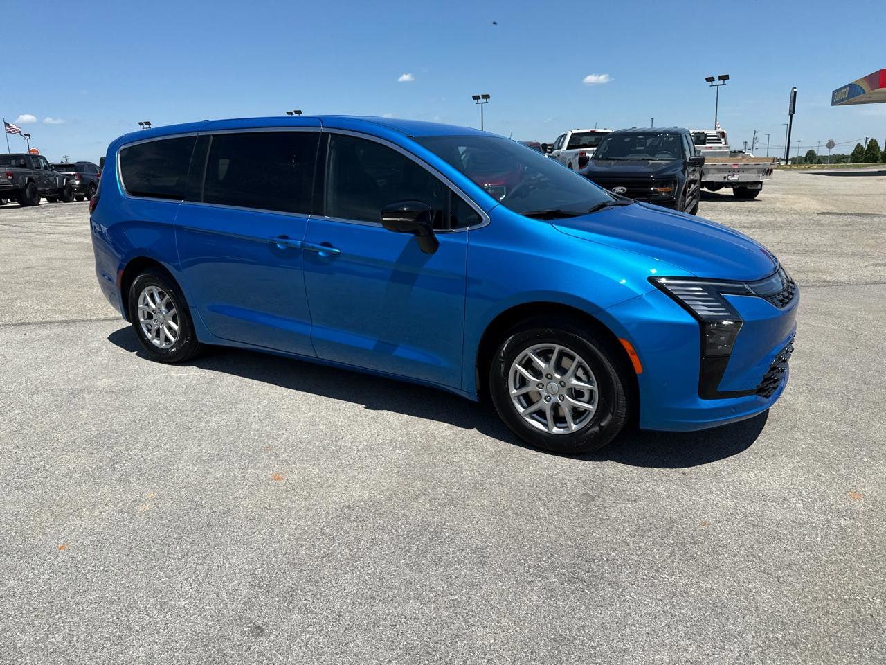 2027 Chrysler Pacifica Select - Photo 3