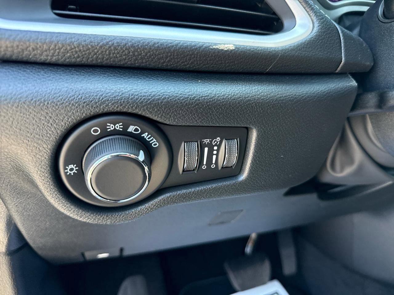 2027 Chrysler Pacifica Select - Photo 28
