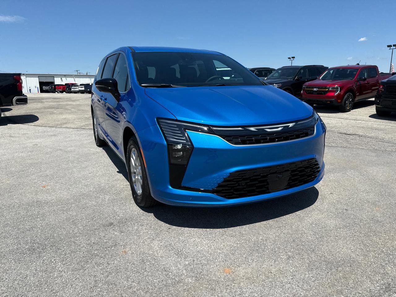 2027 Chrysler Pacifica Select's photo