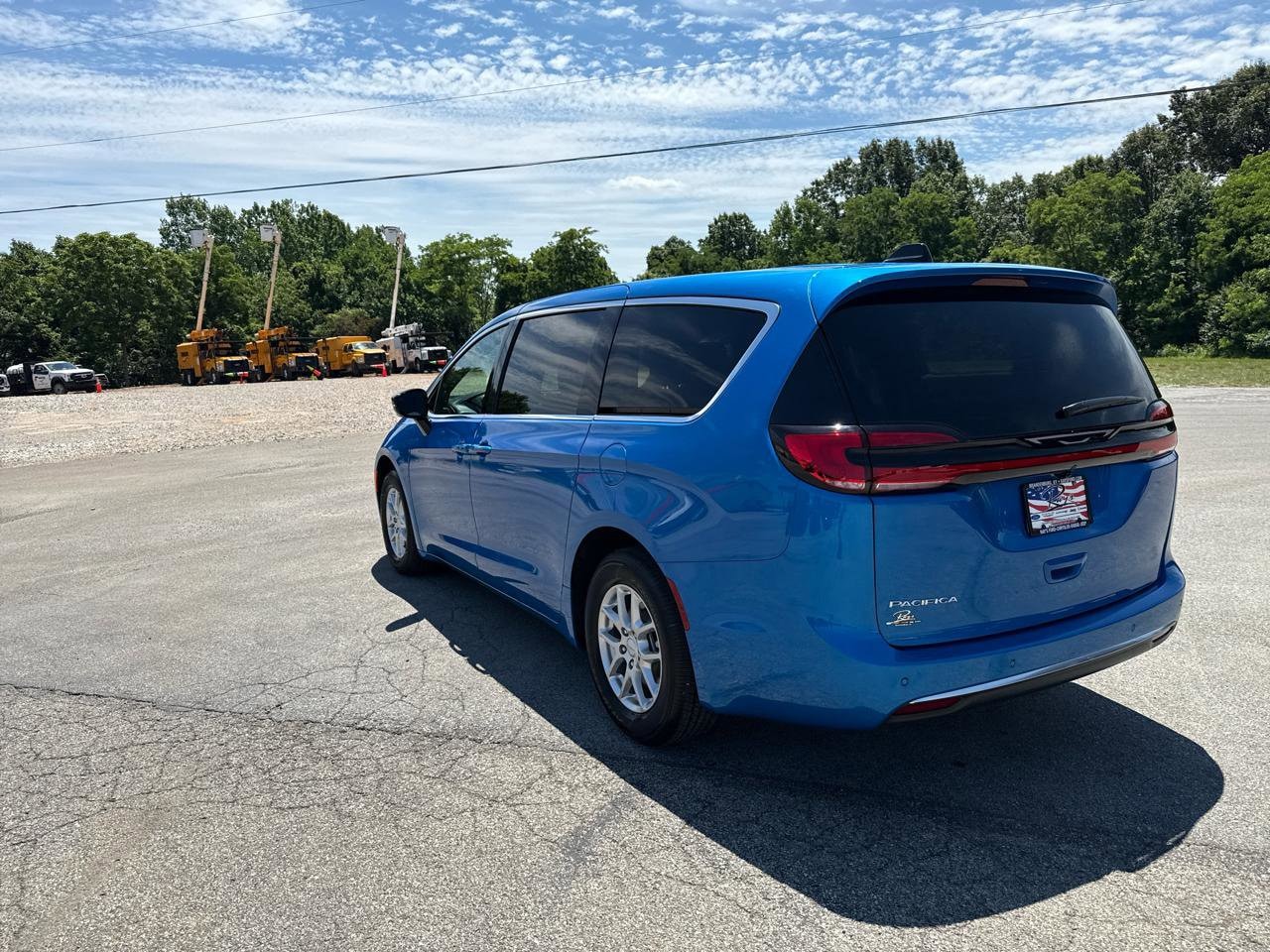 2027 Chrysler Pacifica Select - Photo 10