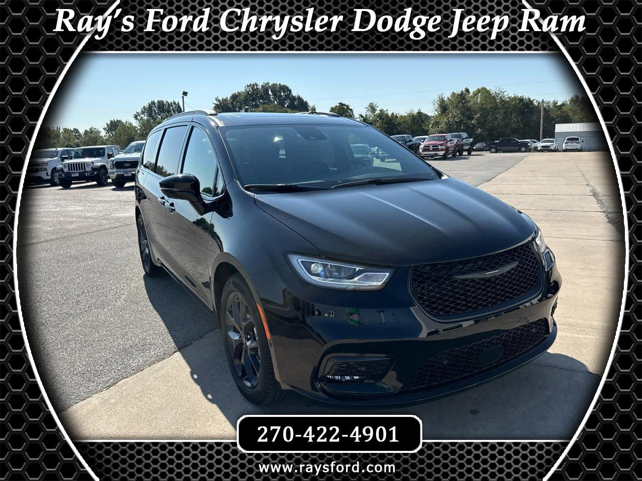 2026 Chrysler Pacifica Limited's photo