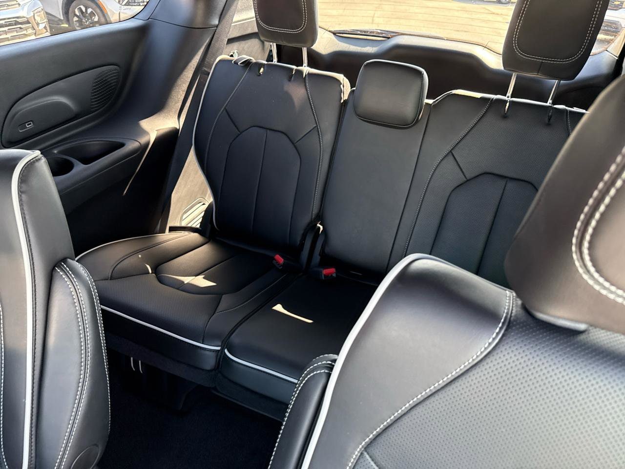 2026 Chrysler Pacifica Limited - Photo 17