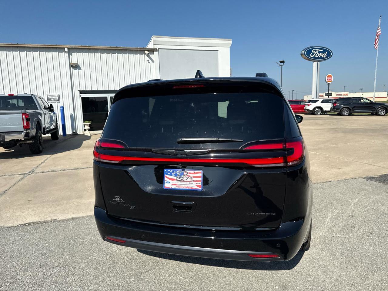 2026 Chrysler Pacifica Limited - Photo 6