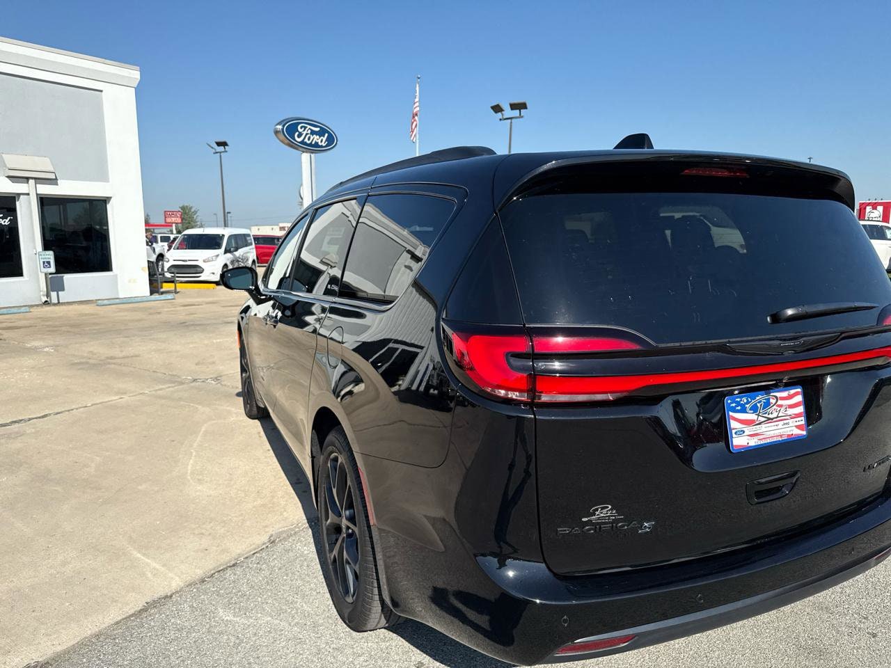 2026 Chrysler Pacifica Limited - Photo 7
