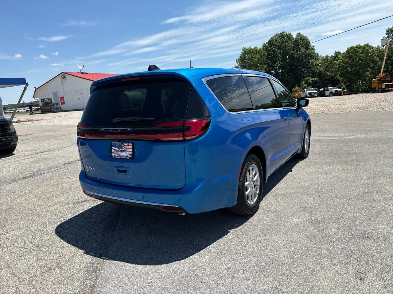 2027 Chrysler Pacifica Select - Photo 7