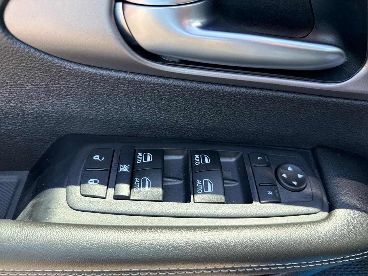 2027 Chrysler Pacifica Select - Photo 30