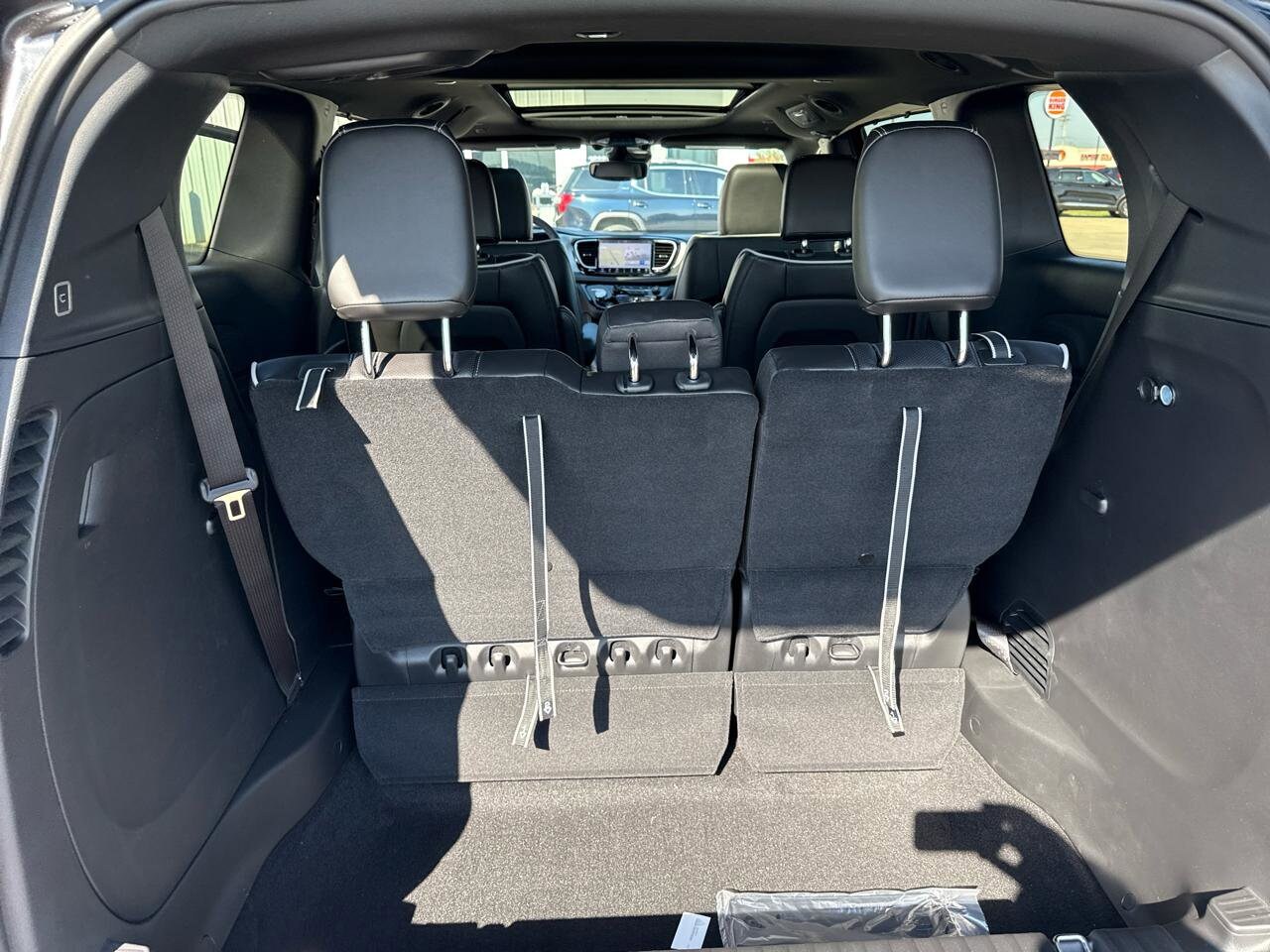 2026 Chrysler Pacifica Limited - Photo 15