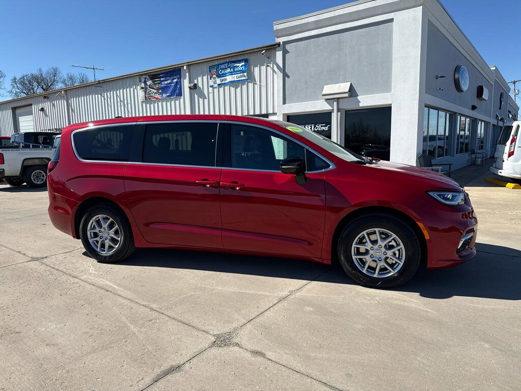 New 2026 Chrysler Pacifica SELECT Passenger Van