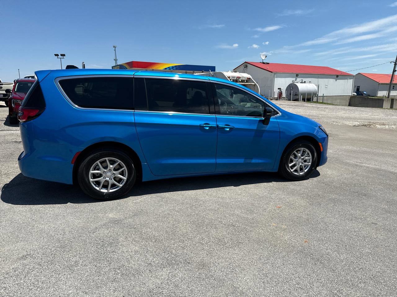 2027 Chrysler Pacifica Select - Photo 5