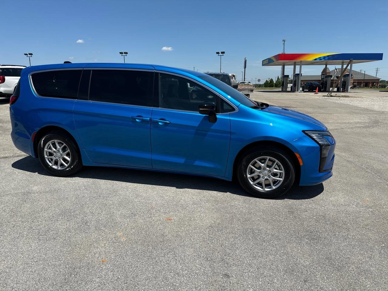 2027 Chrysler Pacifica Select - Photo 4