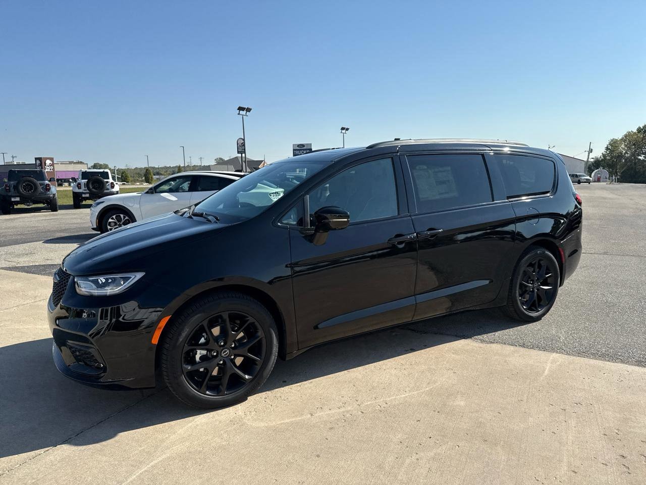 2026 Chrysler Pacifica Limited - Photo 10