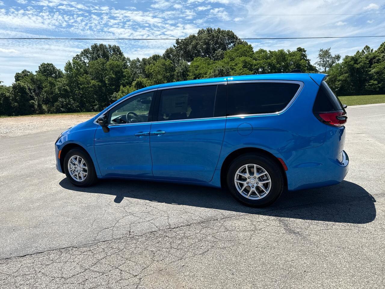 2027 Chrysler Pacifica Select - Photo 12