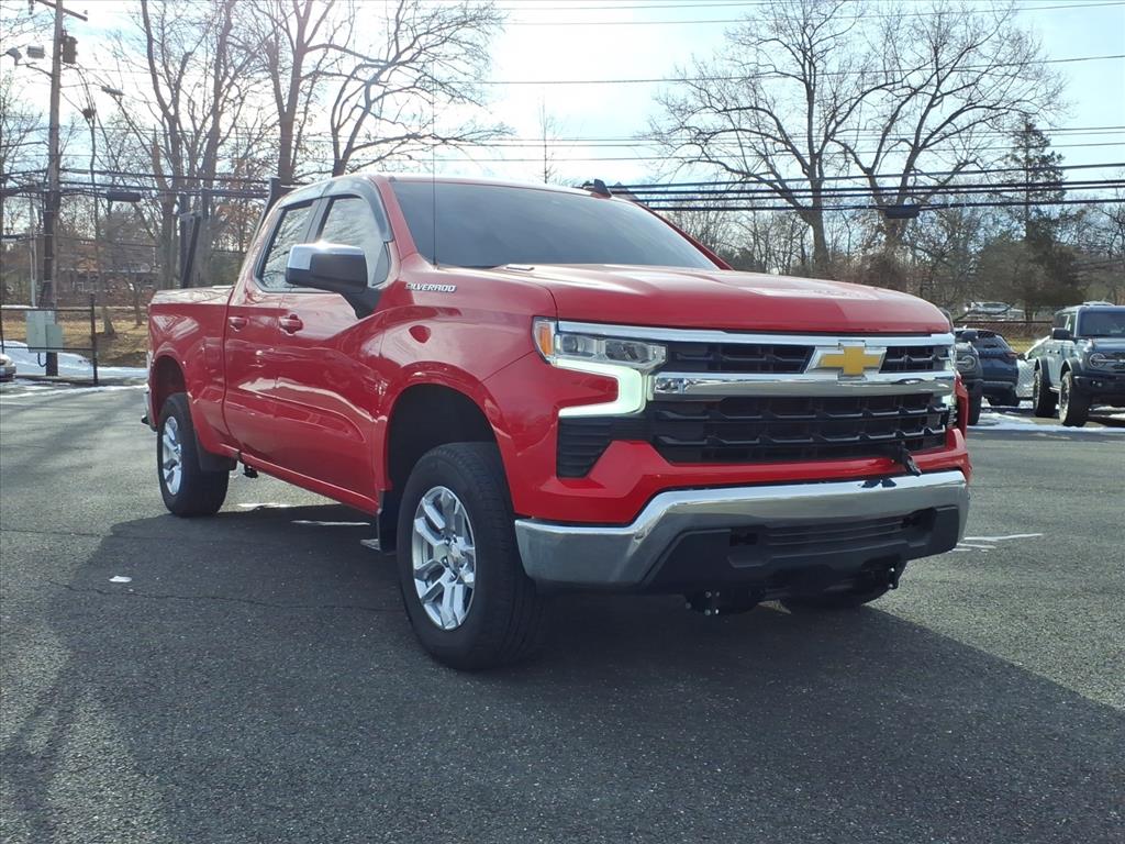 2024 Chevrolet Silverado 1500 LT's photo