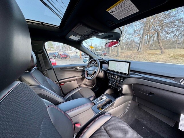 2024 Ford Escape ST-Line photo 3