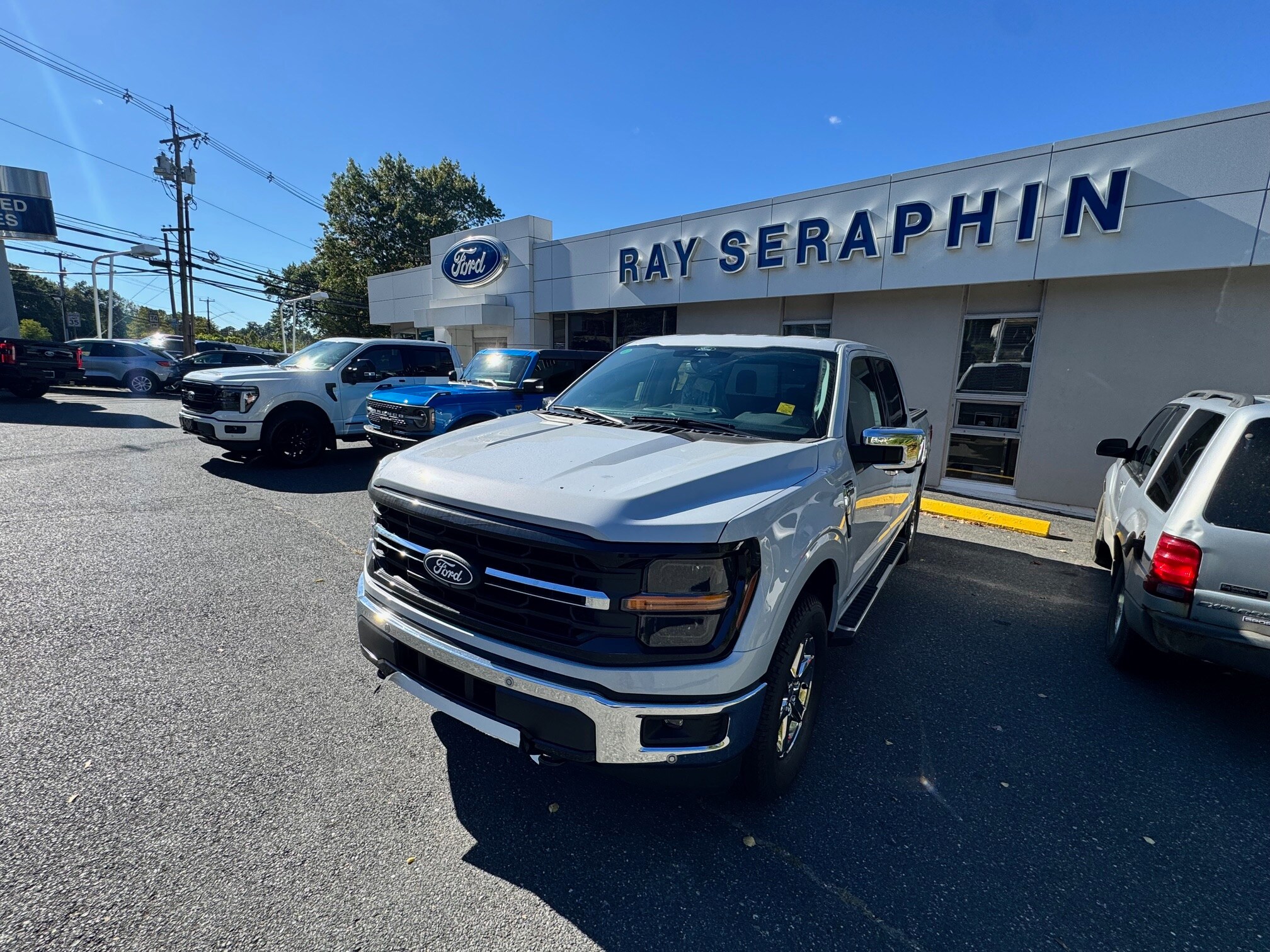 2025 Ford F-150 XLT photo 2