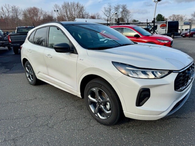 2024 Ford Escape ST-Line photo 2