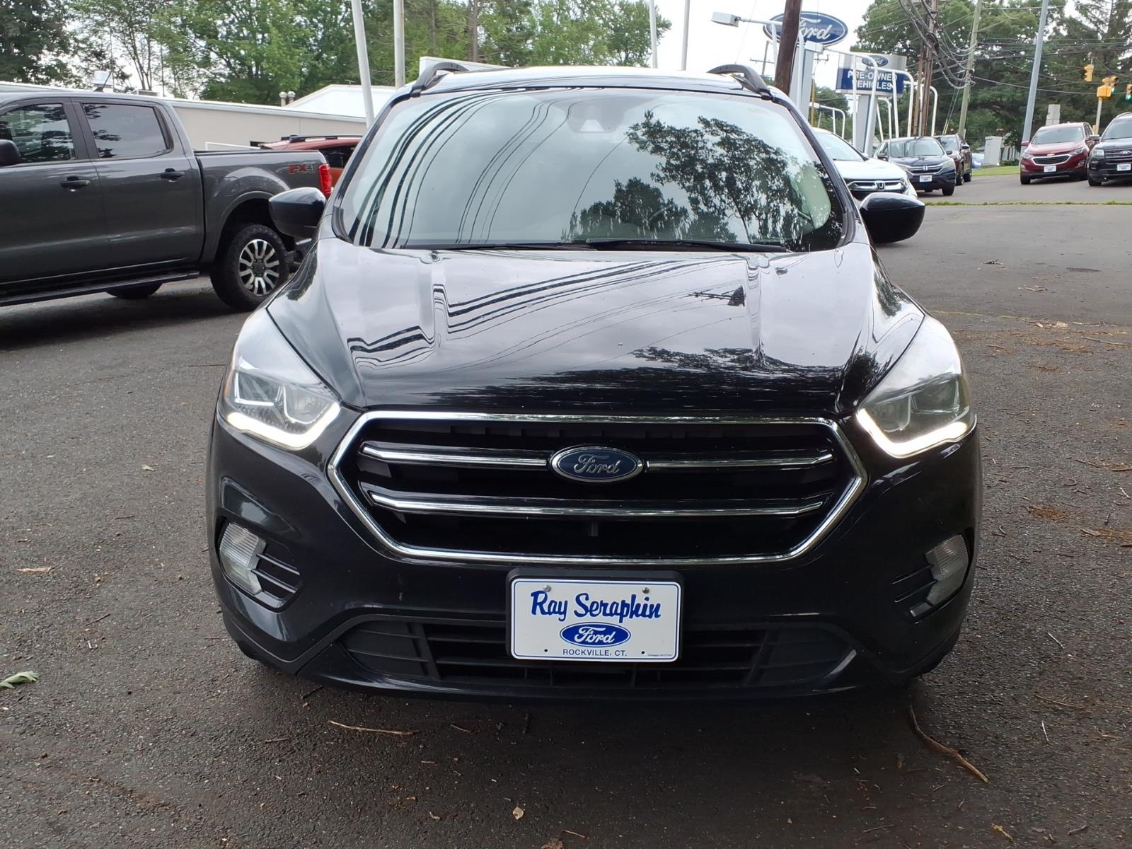 Used 2018 Ford Escape SE with VIN 1FMCU9GDXJUA14492 for sale in Vernon, CT