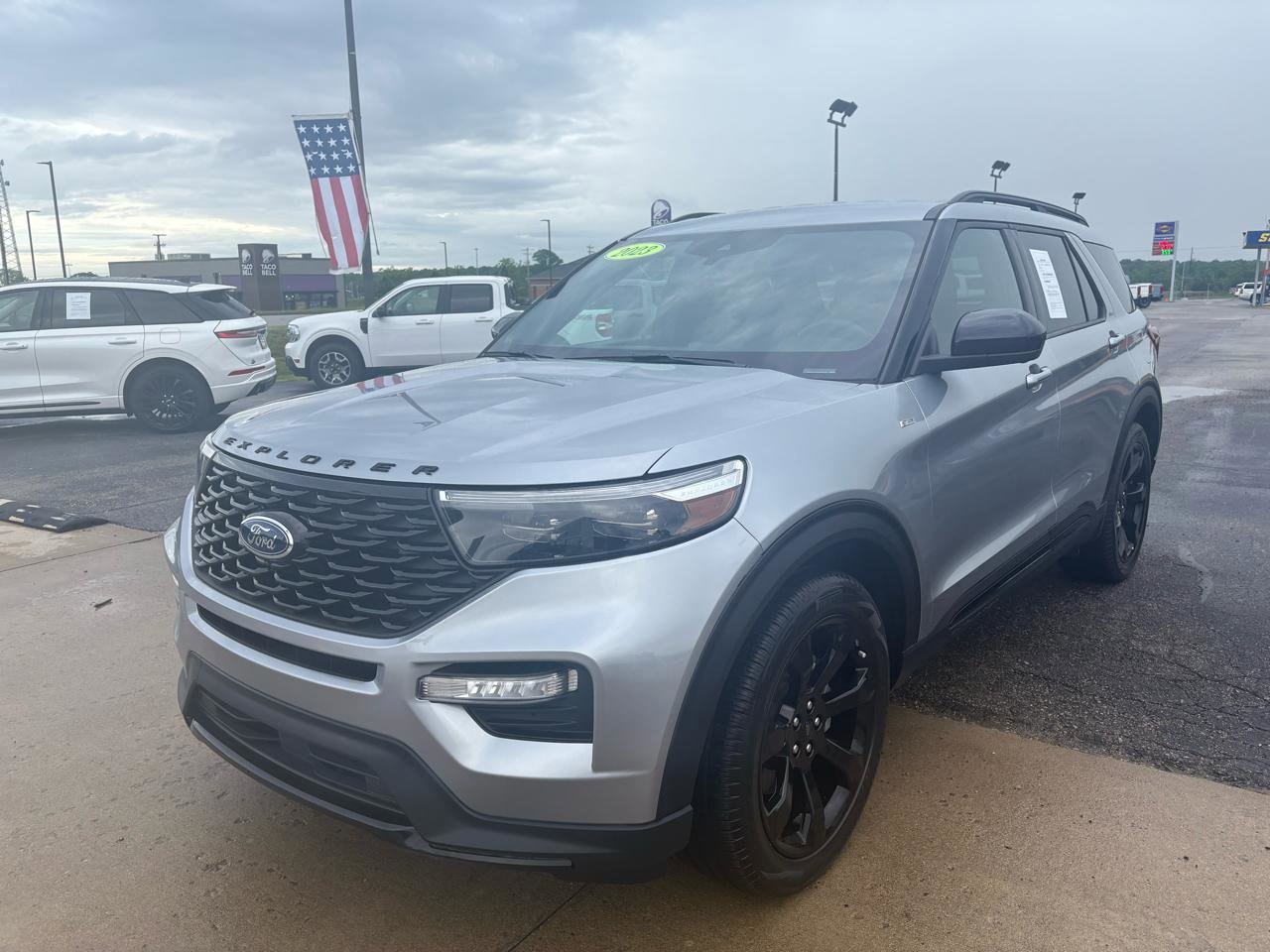 2023 Ford Explorer ST-LINE - Photo 7