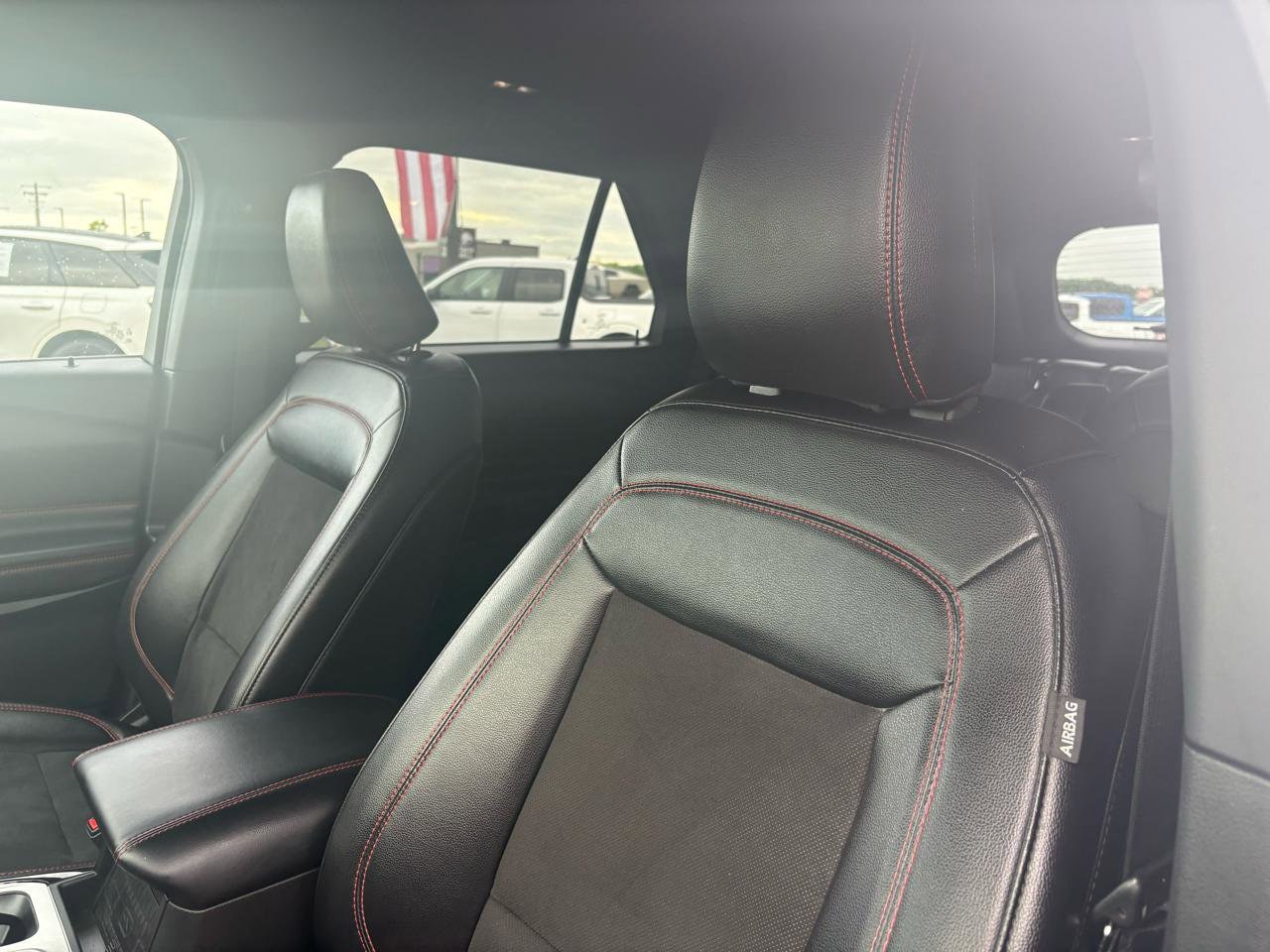 2023 Ford Explorer ST-LINE - Photo 19