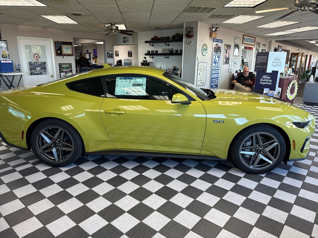 New 2025 Ford Mustang  Coupe