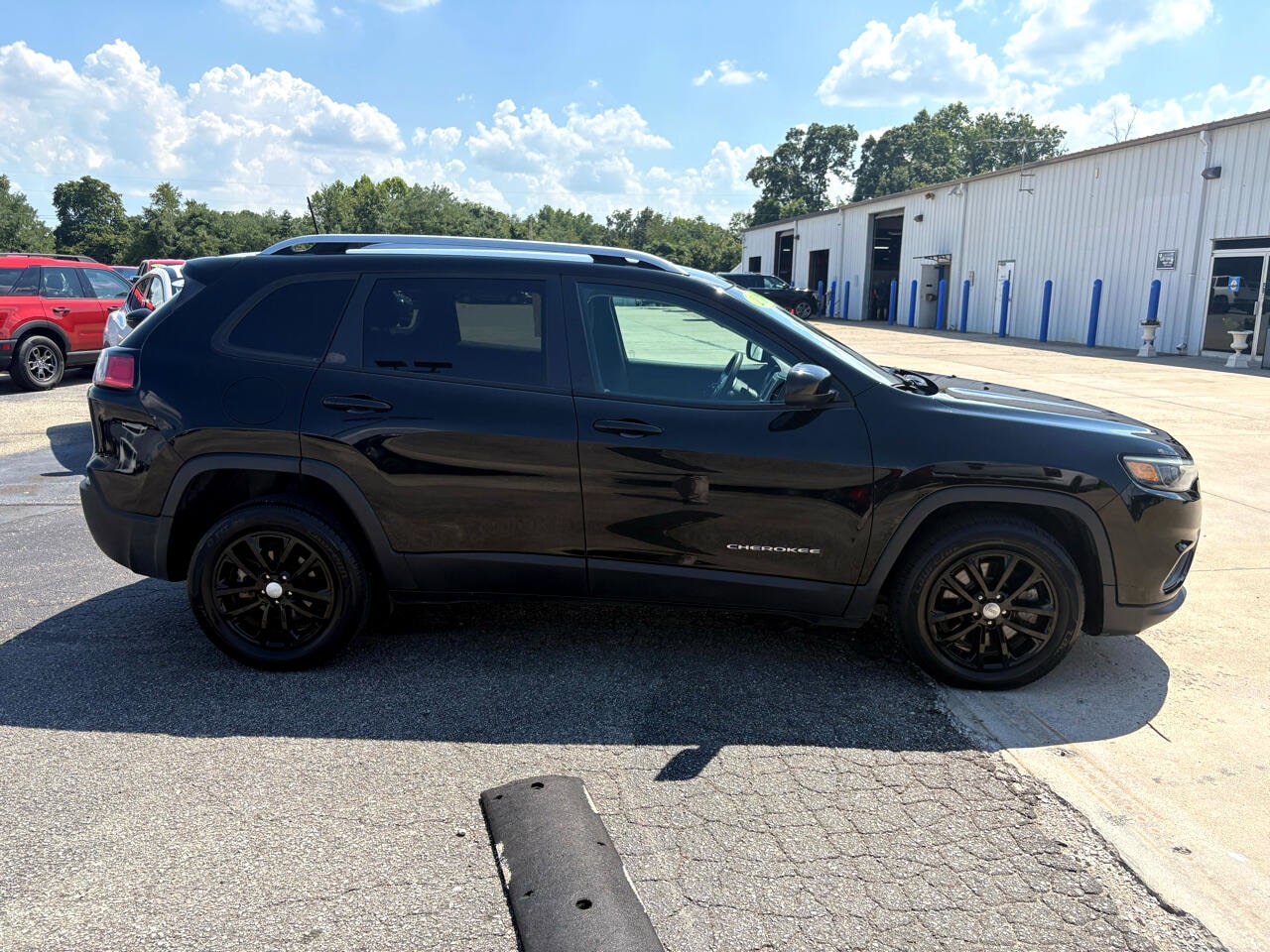 Used 2020 Jeep Cherokee Latitude with VIN 1C4PJLCBXLD596385 for sale in Brandenburg, KY