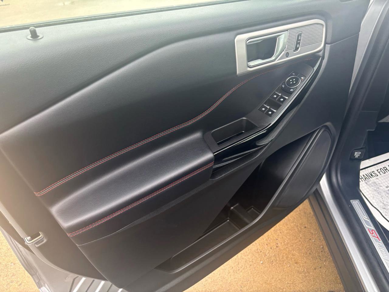 2023 Ford Explorer ST-LINE - Photo 12