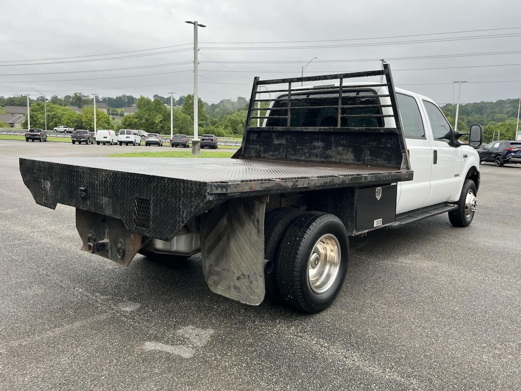 Used 2005 Ford Super Duty F-350 DRW Crew Cab 176 WB 60 CA XL 4WD Crew Cab Chassis-Cab