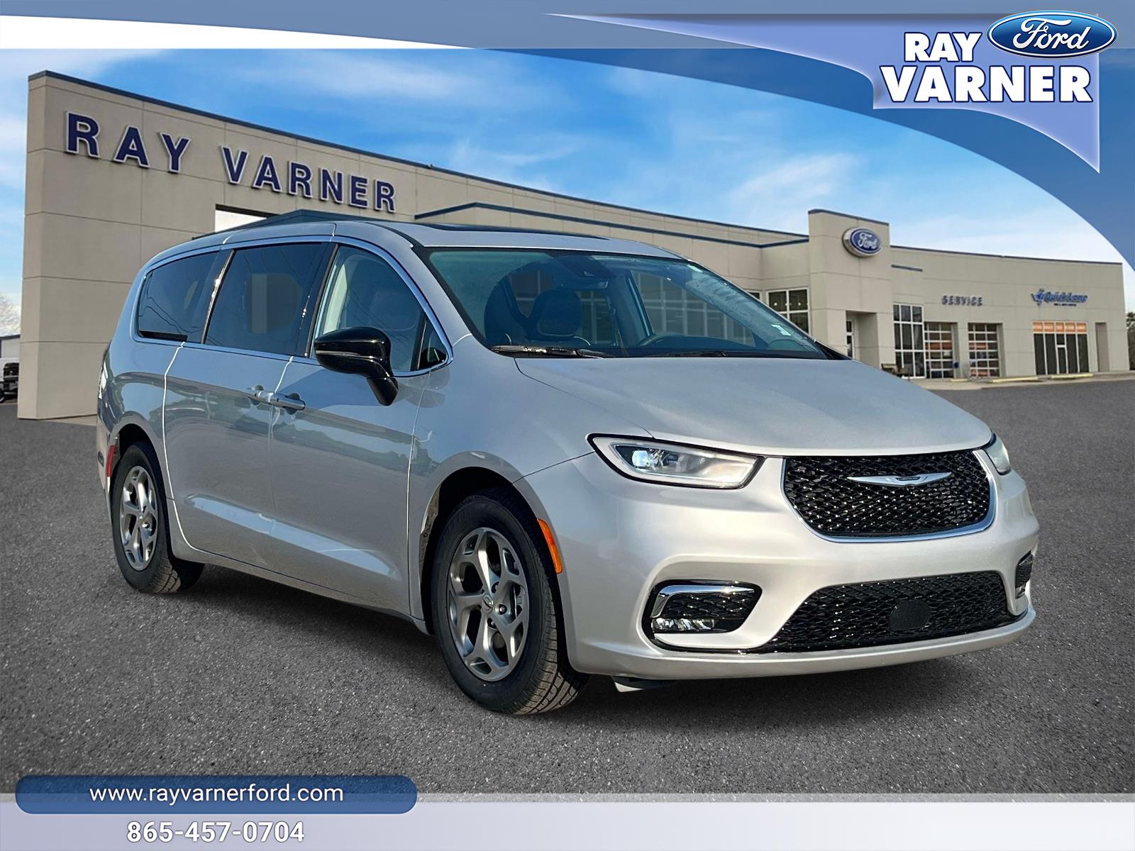 2024 Chrysler Pacifica Limited's photo