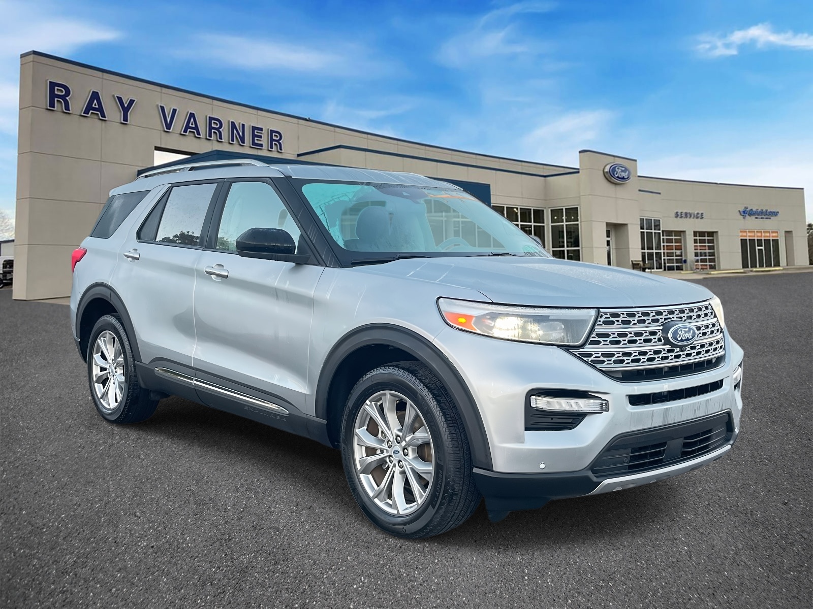2023 Ford Explorer Limited's photo