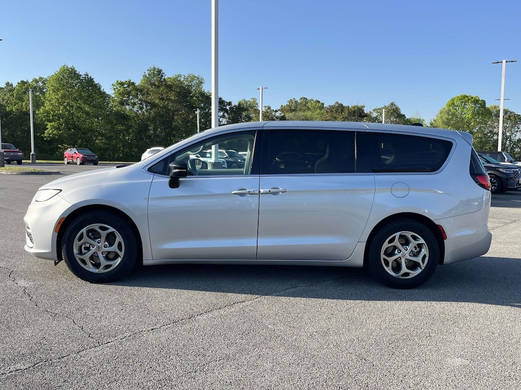 Used 2024 Chrysler Pacifica Limited FWD Mini-van, Passenger