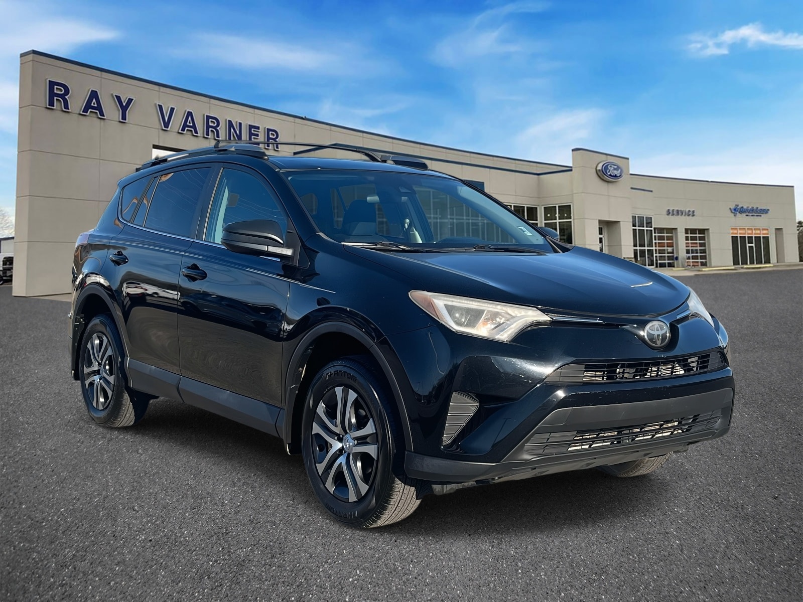 2018 Toyota RAV4 LE's photo