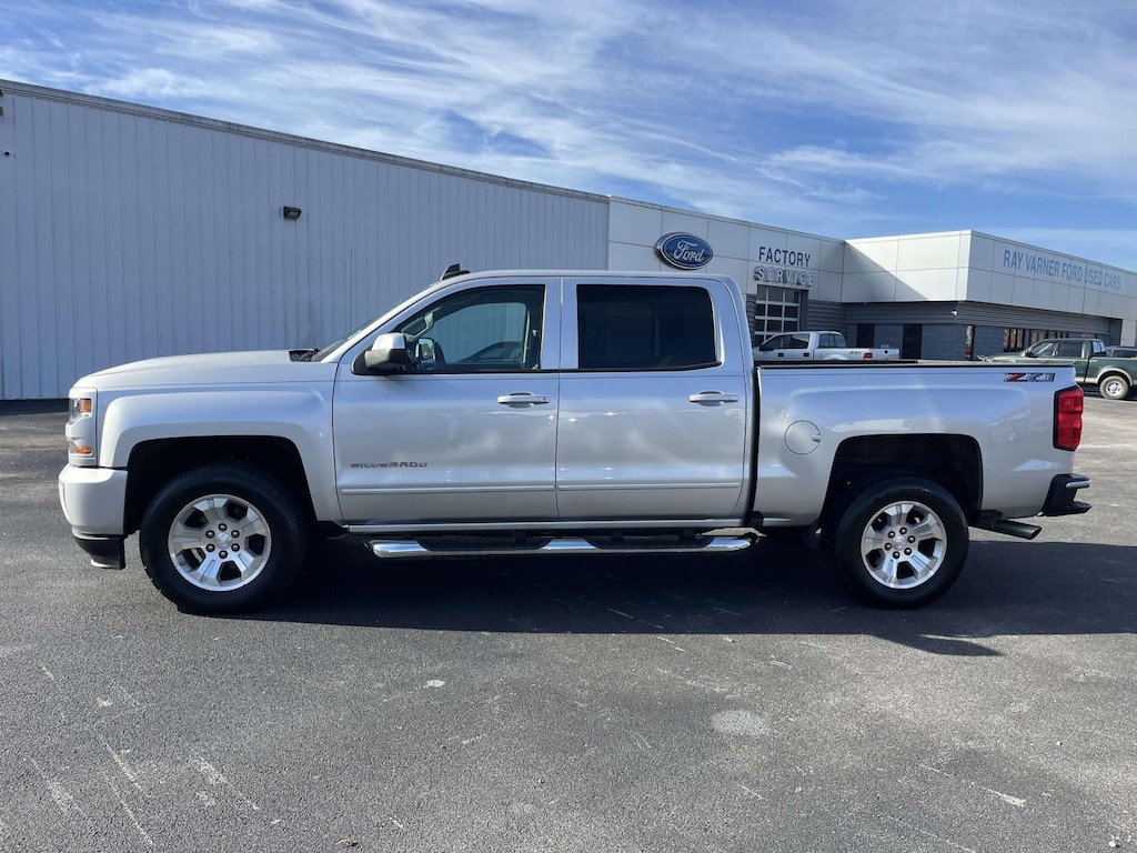 Used 2018 Chevrolet Silverado 1500 4WD Crew Cab 143.5 LT w/2LT Crew Cab Pickup