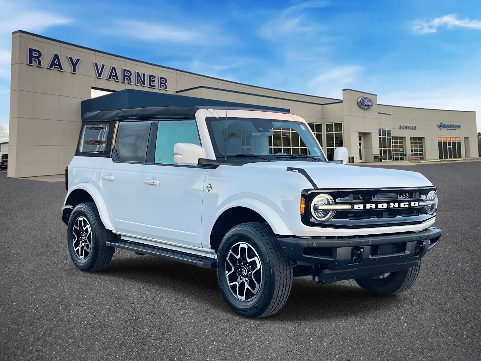2023 Ford Bronco 4-Door Outer Banks's photo