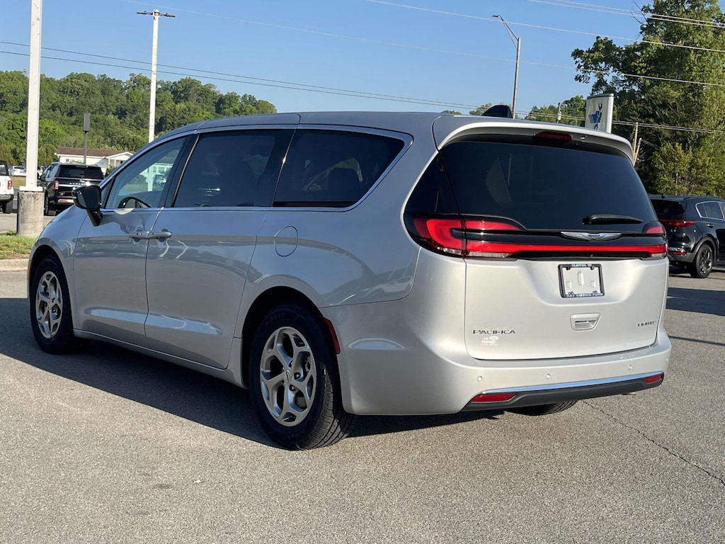 Used 2024 Chrysler Pacifica Limited FWD Mini-van, Passenger