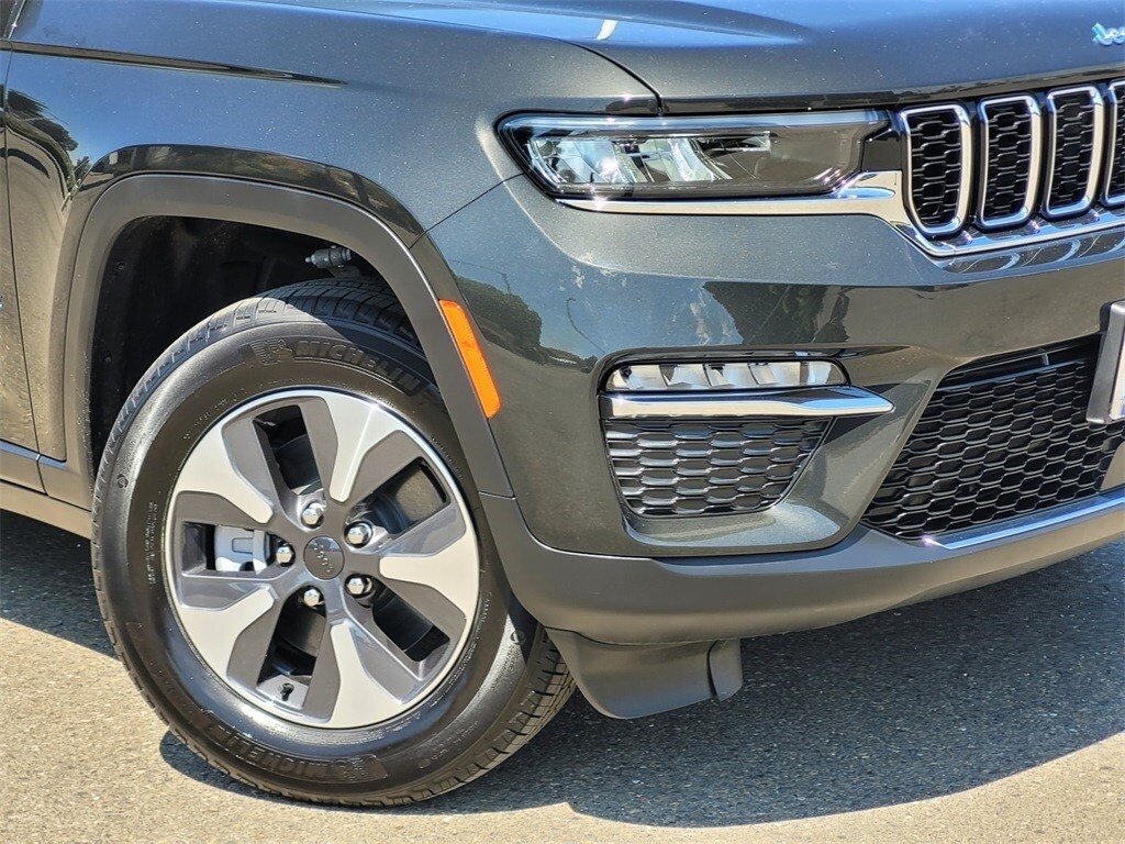 2023 Jeep Cherokee 4xe Base photo 3