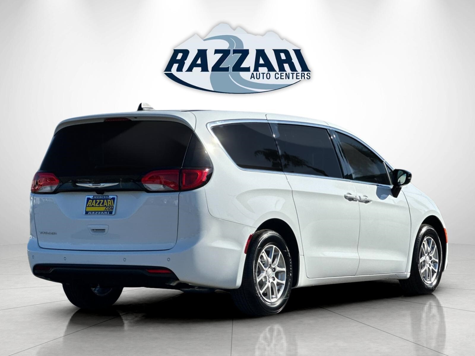 2025 Chrysler Voyager LX photo 3