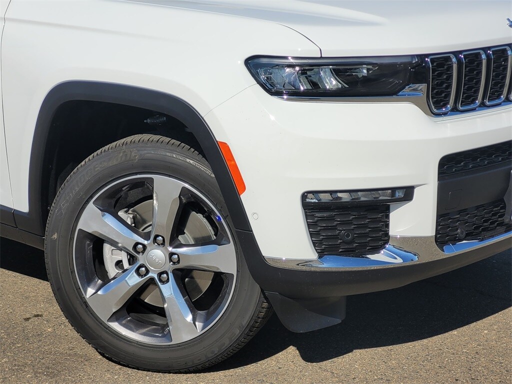 2024 Jeep Grand Cherokee Limited photo 3