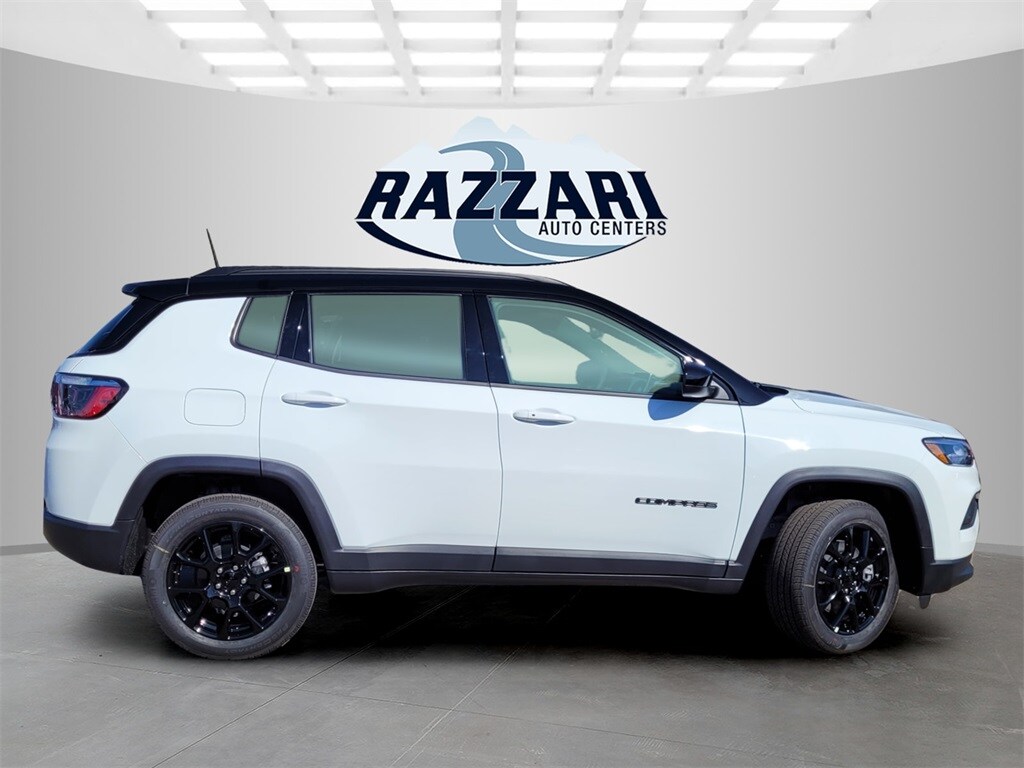 2024 Jeep Compass Latitude photo 2