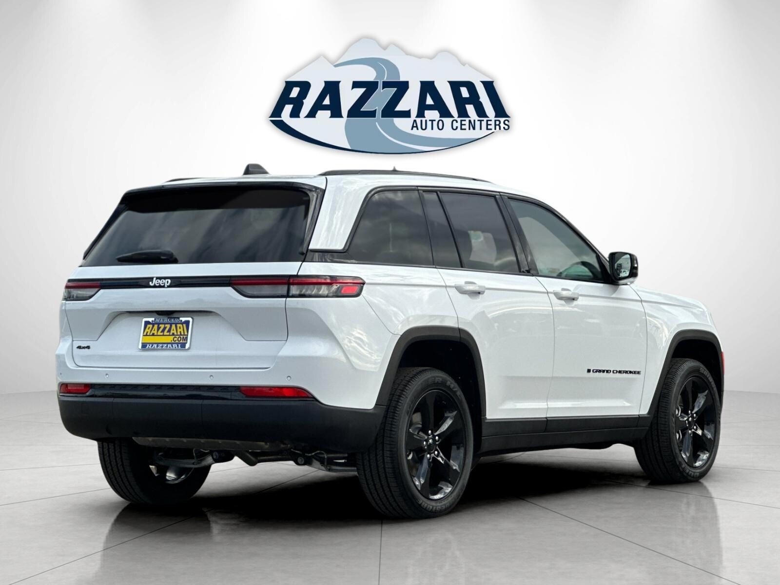 2025 Jeep Grand Cherokee Altitude photo 3